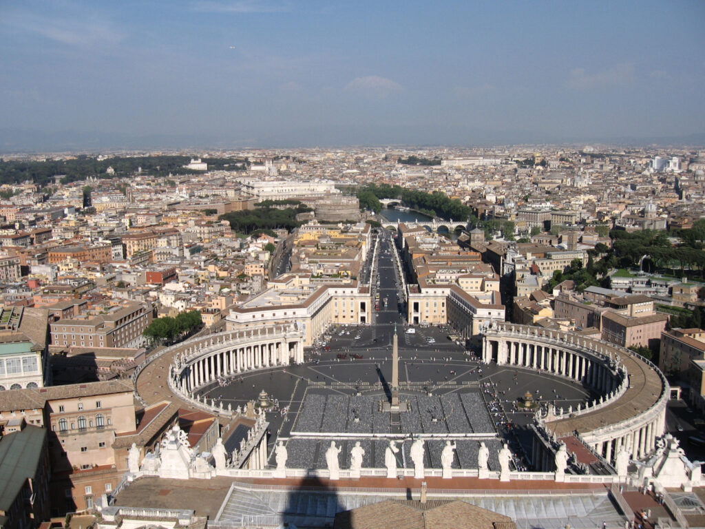 Watykan, widok z dachu Bazyliki świętego Piotra na Plac przed Bazyliką